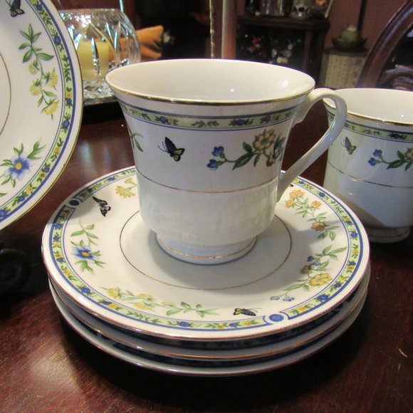 Vintage Victorian Porcelain Footed Floral Tea Set 3 Cups/4 Plates - Picture 2 of 15